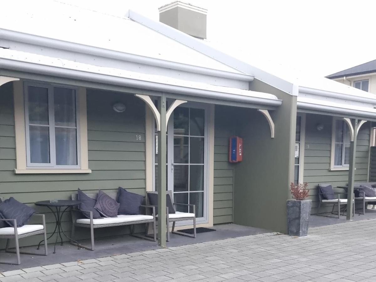 The Mews Oamaru Motel Exterior foto